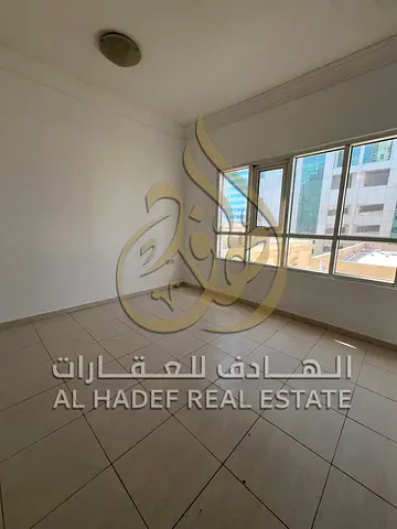 📢 شقة غرفتين وصالة للإيجار في المجاز 1 – موقع مميز بجوار محطة الباص مع سهولة التنقل وتسهيلات دفع مرنة تناسب العائلات والأفراد