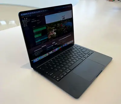 MacBook Air M3 2024 13-inch (midnight) - Excellent Condition