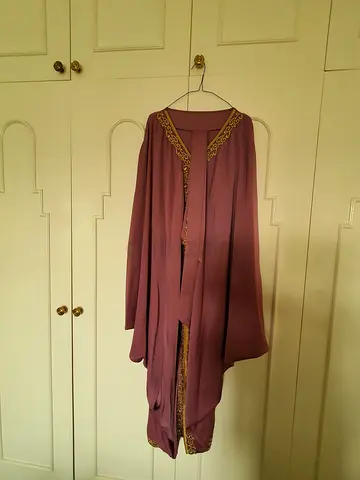 Lightweight mauve abaya/kimono with gold trim - Excellent condition, Free Size