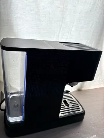 Compact Pod Coffee Machine with Removable Water Tank - Good Condition