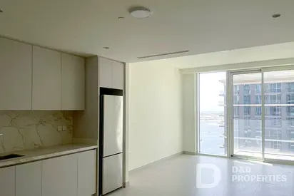 Spacious 1 Bedroom | Sea View | Vacant Now