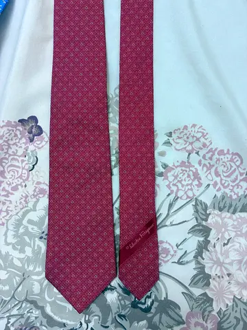Ferragamo mens silk tie- dark pink geometric