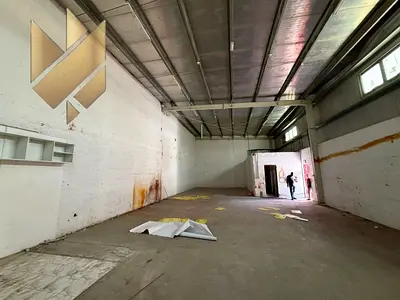 Warehouse in Industrial 18 2000 sqft main road wide entrance rent AED 100000 final 3 payments cash deposit plus 5 percent VAT suitable for storage