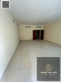 Third-tenant luxury apartment with 3 spacious bedrooms, a very large living room, fully equipped kit