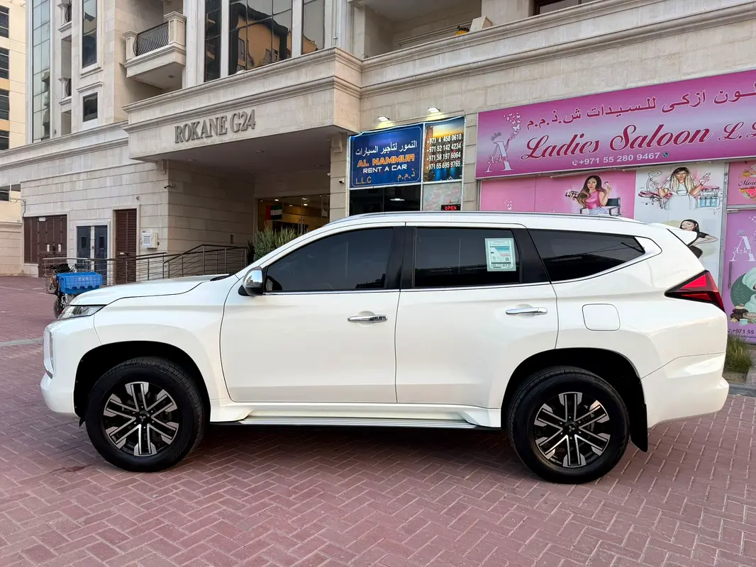 Mitsubishi Montero Sport 2022 — photo 1 of 16