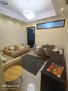 High-standard furnished apartment with clean, tidy furniture, spacious, close to all services, and e