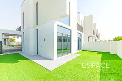 Exclusive | Corner Unit | Quiet Location