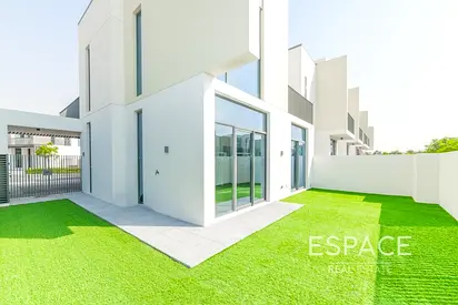 Exclusive | Corner Unit | Quiet Location