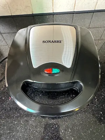 Sonashi Sandwich Maker / Grill - With 6 Interchangeable Plates Good Working Conditions