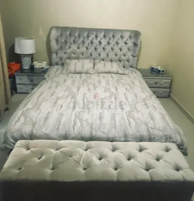 Complete Set King Size Bed Tufted Velvet with Mattress, Matching Bench and Nightstands - THEONE