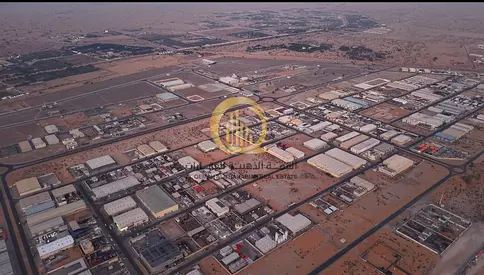 للبيع ارض صناعيه بالشارقه  الصجعه الصناعيه (خلف مصنع الاسمنت) مساحه 14.725 قدم مربع  علي شارعين امامي وخلفي 18 متر  تصريح صناعي مستودعات ارضي مع ميزان