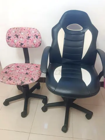 2 Office Chairs - Urgent Move out sale - DSO Pick up