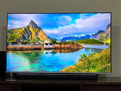Toshiba 4K vida 55inch - 2022 - With remote and case