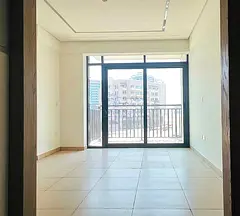 VACANT + WELL MAINTAINED UNIT + BALCONY