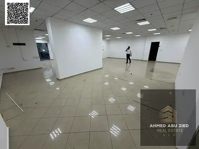 فرصة ذهبية للاستثمار محل تجاري يصلح لجميع الانشطة التجارية _تبلغ مساحته4400 قدم يحتوي علي استور واسعة جدا _صيانة كاملة علي المالك _السعر الافضل بعجمان