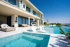 6BR Villa | Prime Location | Private Beach!