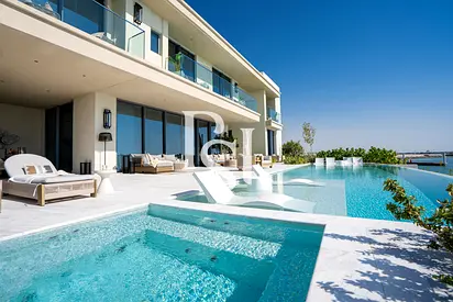 6BR Villa | Prime Location | Private Beach!