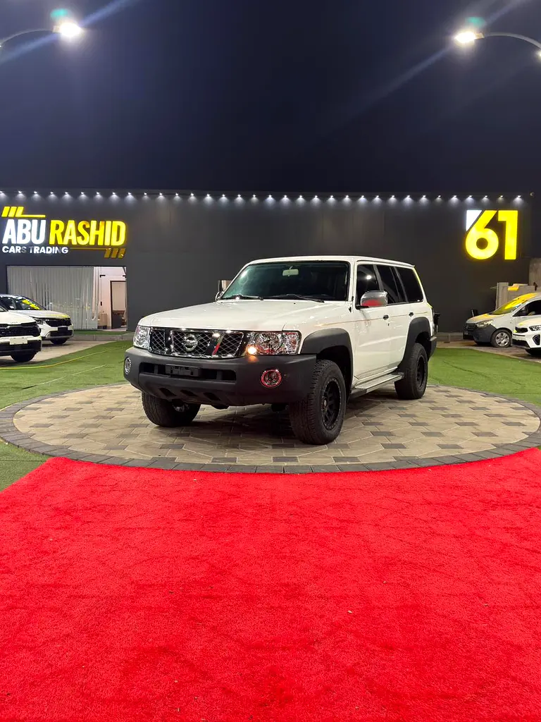 Nissan Patrol Safari 2012 — photo 1 of 15
