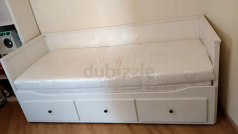 White Wooden Daybed with Trundle and Mattress - Good Condition