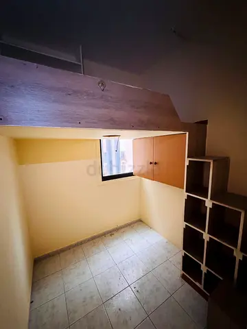 Empty partition for rent