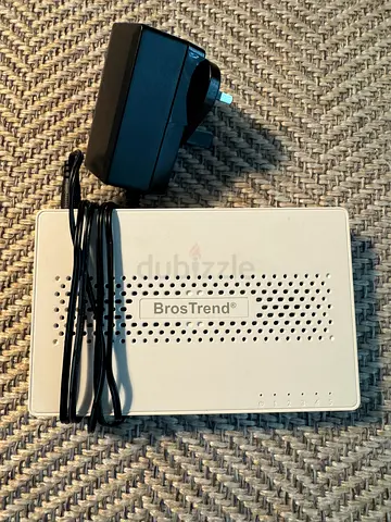 BrosTrend Small Networking Switch with Power Adapter - Good Working Condition