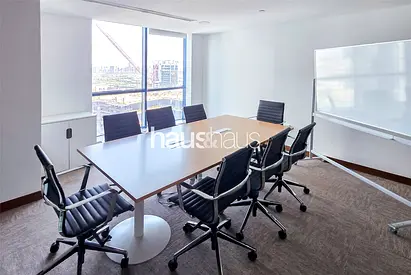 Corner Unit | Close to metro | Stunning Lake Views