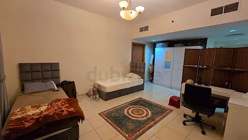 BED SPACE IN JVC FOR MALES - OFFER