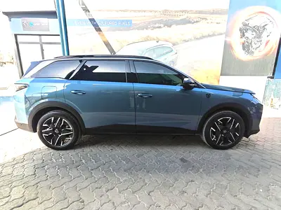 Peugeot 5008 GT Line 2025 - GCC Specs - Like Brand New!