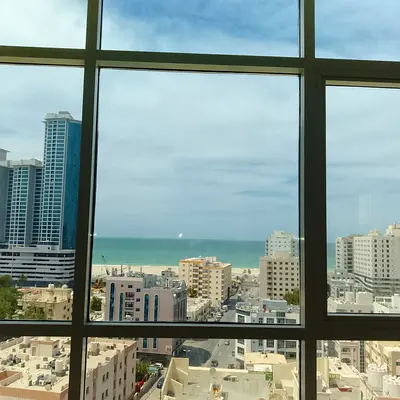 شقة مميزة تتكون من: 3 غرف نوم صالة واسعة