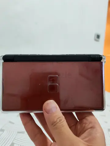 DS lite crimson red/black with 32gb games