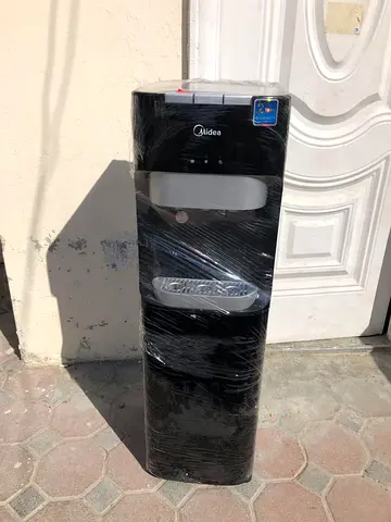 Bottom load water dispenser