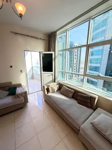 شقة غرفة وصالة للبيع كاش في أبراج الأورينت – مساحة كبيرة مع إطلالة جانبية بحر