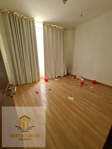 إليك نصًا أطول وأكثر تفصيلًا لإعلانك مع الحفاظ على المعلومات الأساسية وجعلها جذابة للقارئ:  ---  شقة رائعة للإيجار في منطقة **المجاز 3** بمواصفات مثال