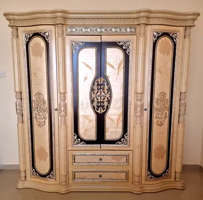 Luxury Neoclassical 4-Door Wardrobe – Pristine Condition (10/10)
