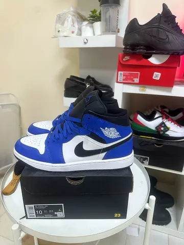 Air Jordan 1 Mid Game Royal blue.