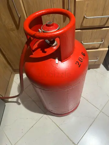 Gas cylinder with regulator