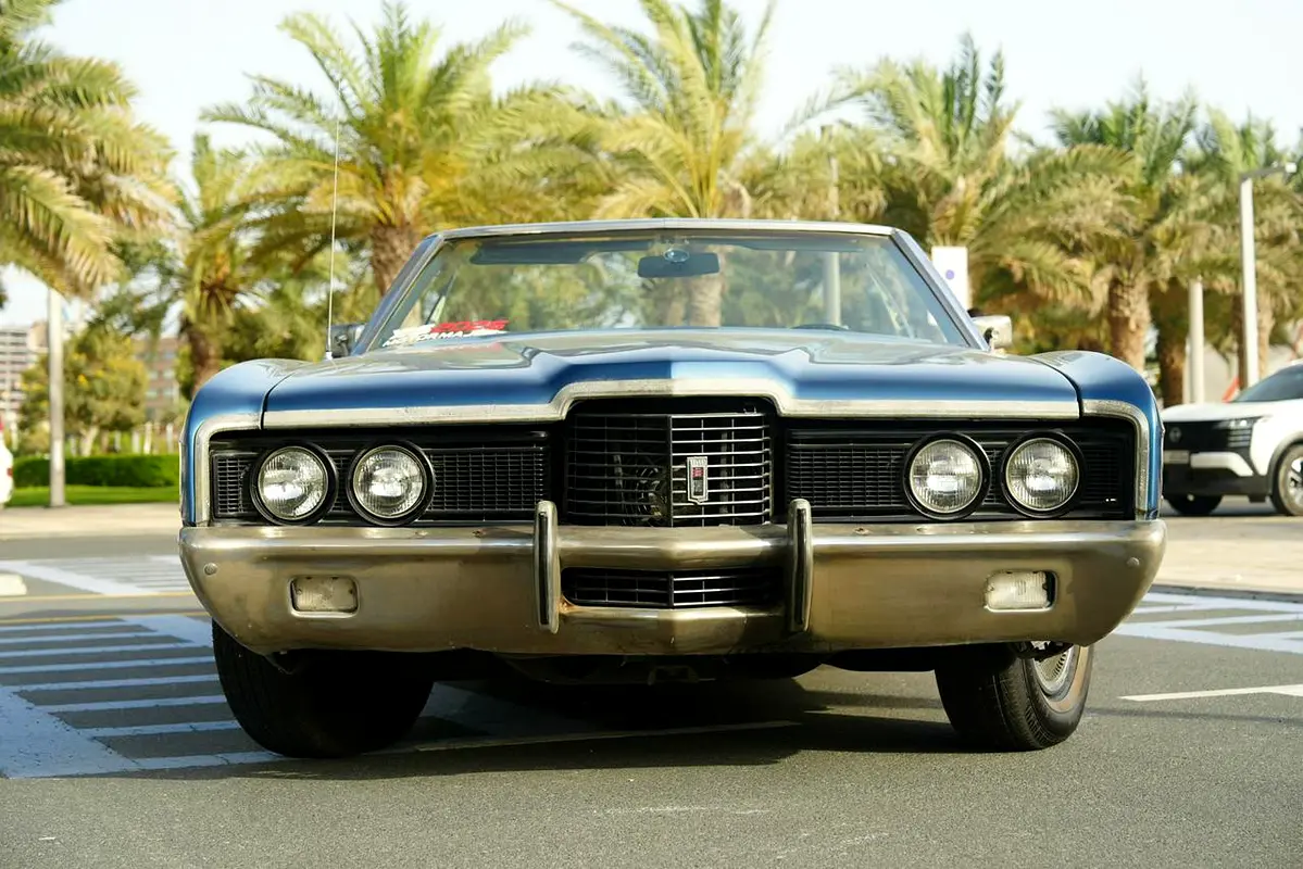 Ford Crown Victoria 1972 — photo 1 of 11