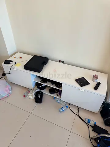White Tv stand