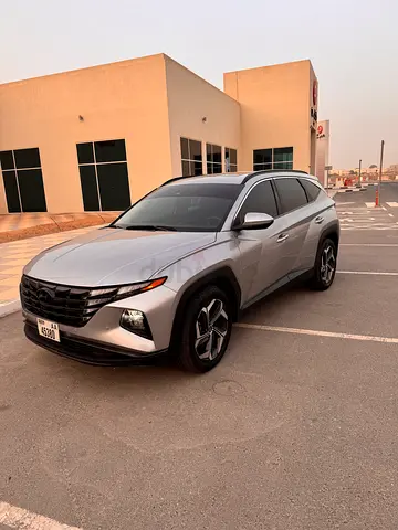 Hyundai Tucson 2022 SEL mid option Silver