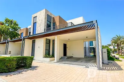 Prime Spot | Amazing View | Close to Park and Pool