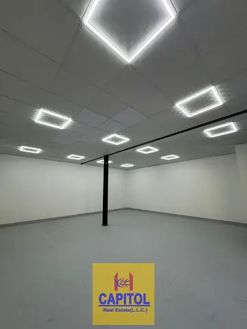 Premium industrial unit with washroom offering clear internal space and easy operational access for storage needs.