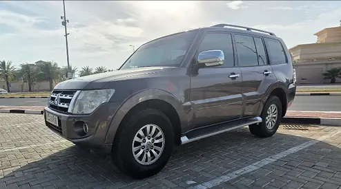 MITSUBISHI PAJERO 2014, GCC SPECS, 4X4, GLS MID, 5 DOORS, WELL MAINTAINED FOR SALE
