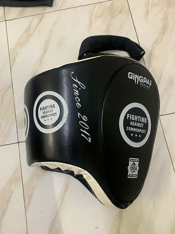 Curved Punch Kick Target Pad - Muay Thai/Kickboxing Focus Mitt