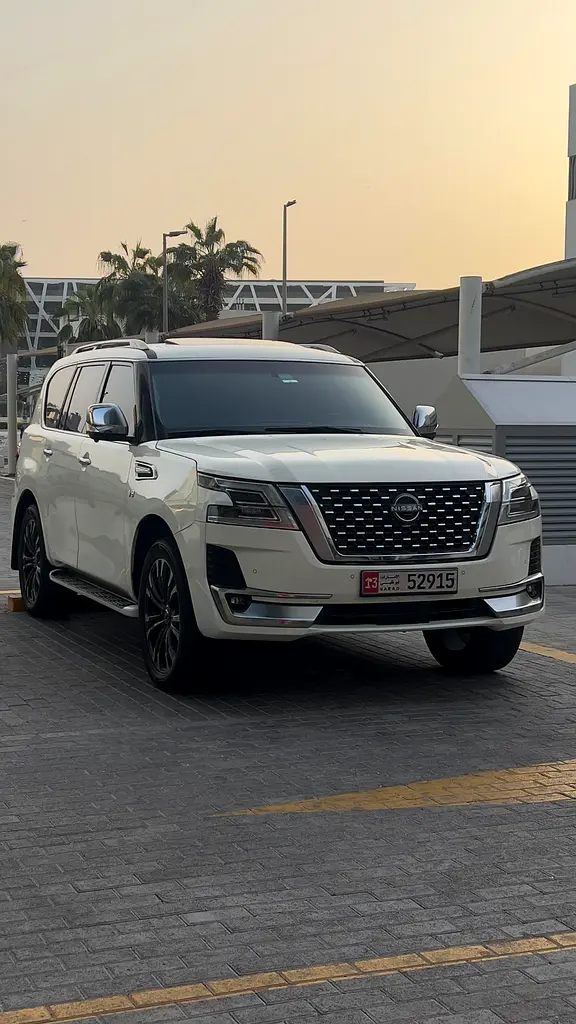 Nissan Patrol 2016 — photo 1 of 12