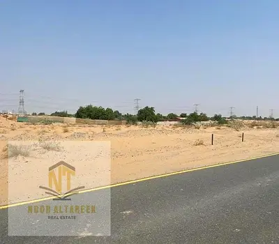 أرض للبيع في منطقة بساتين الزبير – الشارقة، بتملك حر للعرب فقط، في موقع استراتيجي مميز مناسب للاستثمار التجاري.  تفاصيل الأرض:  السعر الإجمالي: 1,743,