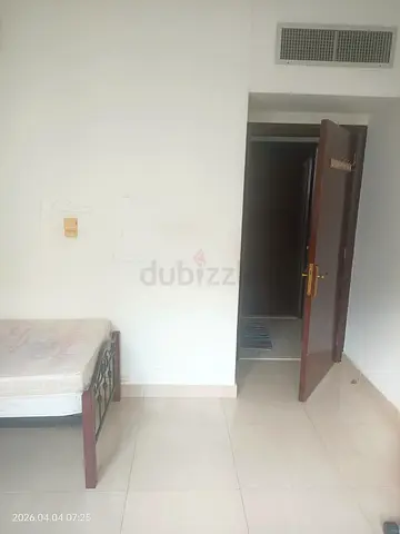 Executive bachelor room available for bachelors (men only)