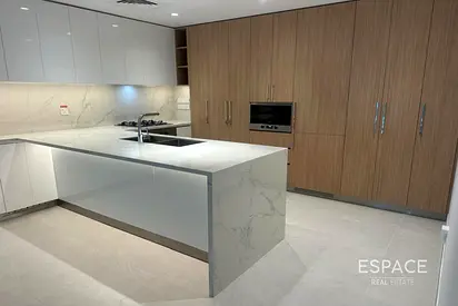 Large 2 Bed - Low Floor - Community View