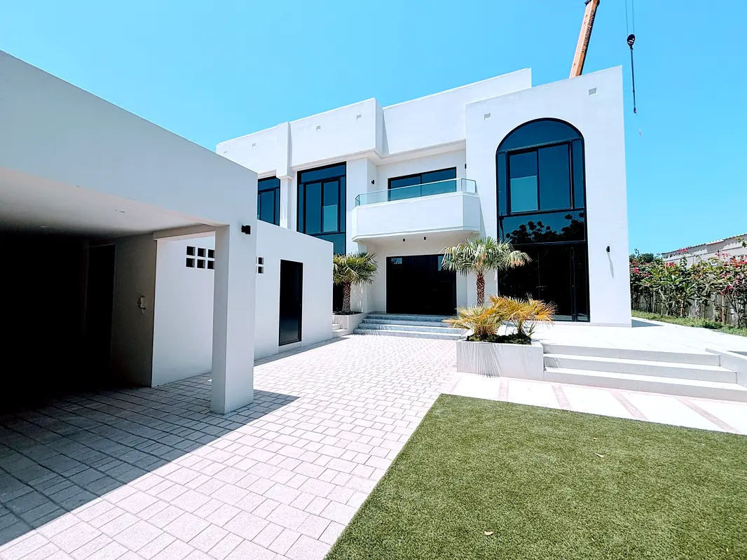 Renovated 5 Bed Villa | Jumeirah 1 | Vacant