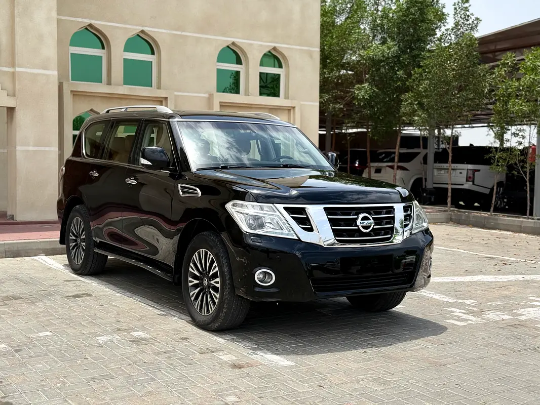 Nissan Patrol 2016 — photo 1 of 17