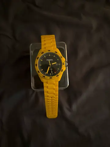 Yellow Fossil Analog Wristwatch - Casual Sport Style (100 M)